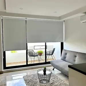 https://paradise-apt-steps-5thav-beach.quintano-roohotels.com